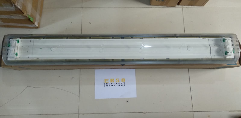Eaton Crouse Hinds cLLK 1503636N 16-1M, Ex-Linear light fittings for