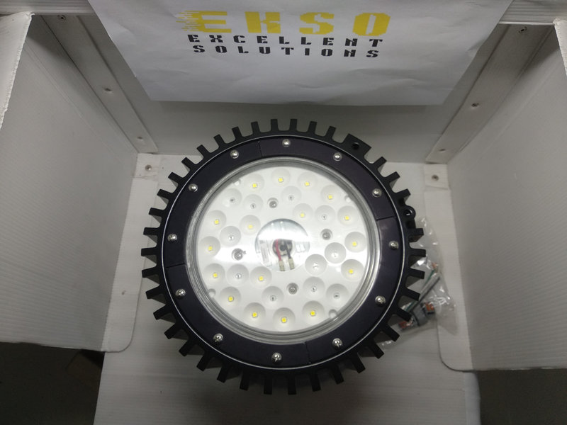 Eaton Crouse-Hinds series VMVL-5-UNV1 Champ VMVL LED fixture, Cool white, 100W HID equivalent